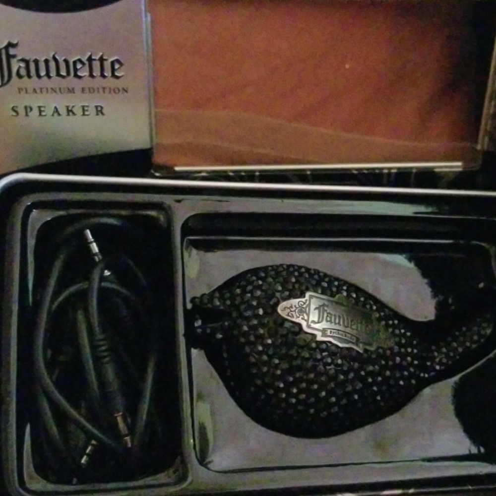 Dr ChicBuds fauvette platinum edition speaker